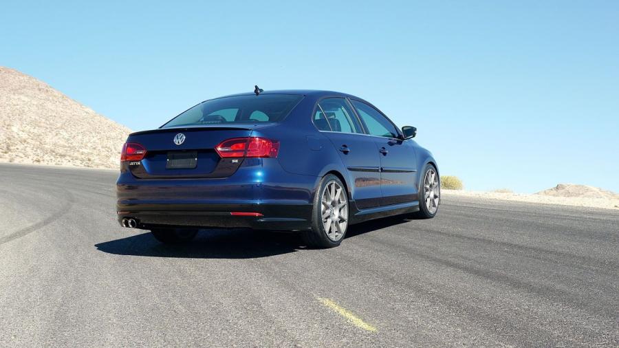  Volkswagen Jetta Helios Tribute 2014 года  (фото 2 из 20)